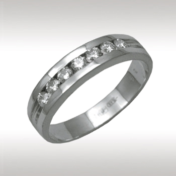 Кольцо из золота с бриллиантом