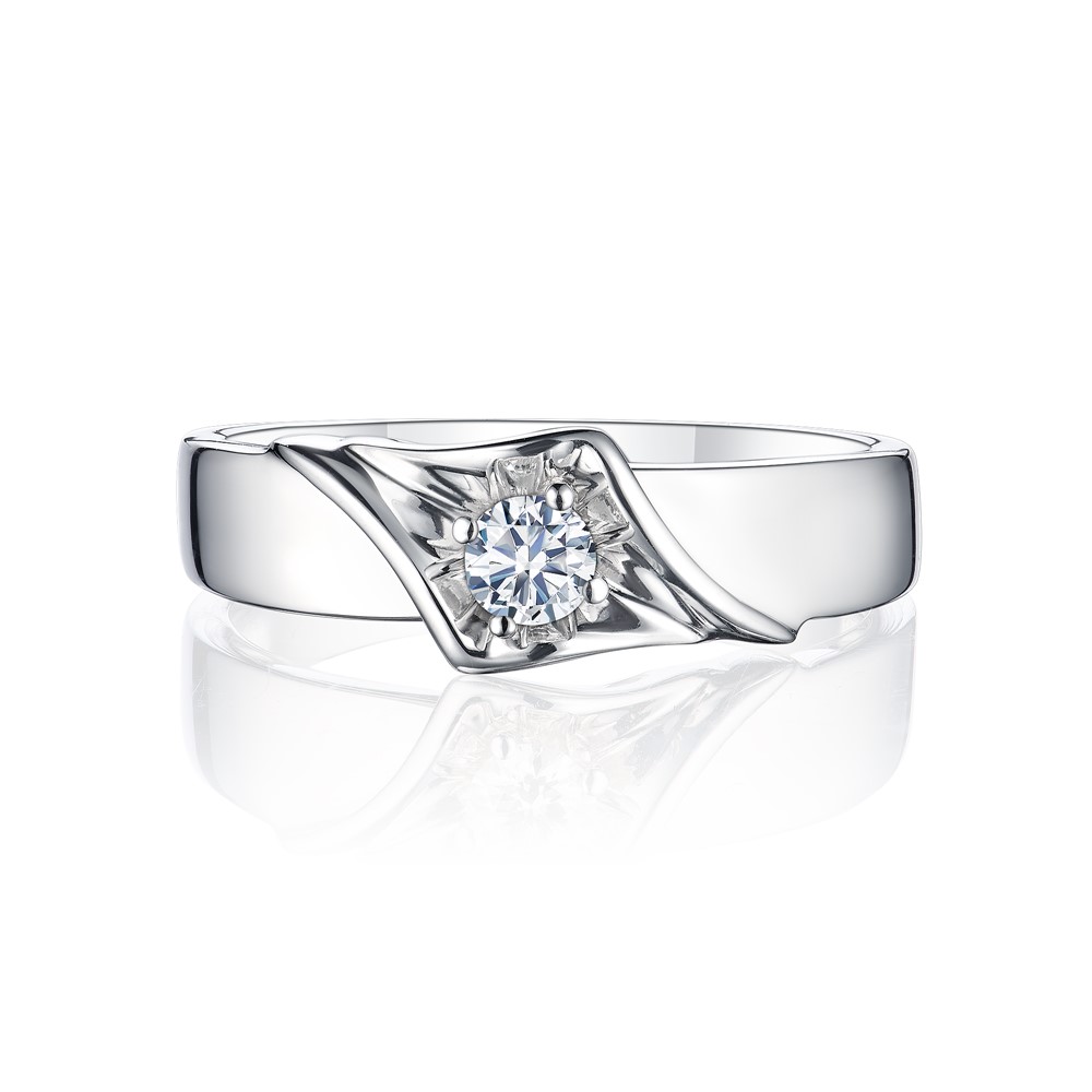 Кольцо из золота с бриллиантом