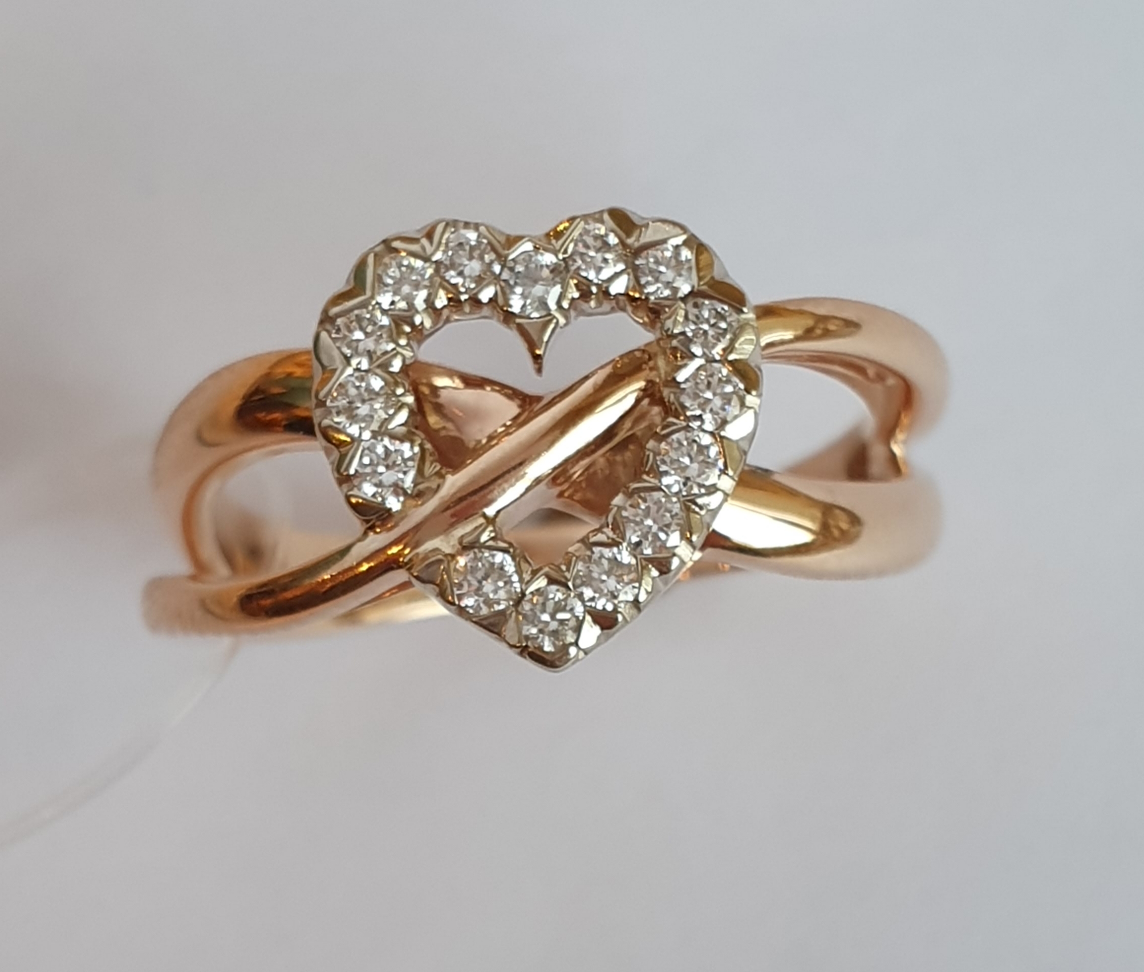 Кольцо из золота с бриллиантом